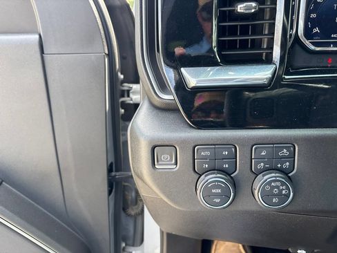Used 2024 Chevrolet Silverado 2500 LTZ w/ LTZ Plus Package AWD/4WD image 15
