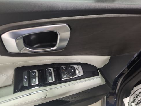 Certified 2024 Kia Sorento SX AWD/4WD image 17