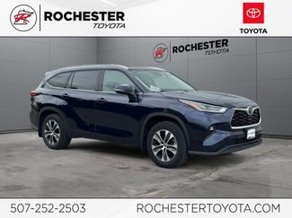 Used 2021 Toyota Highlander XLE AWD/4WD video 1