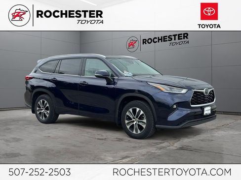Used 2021 Toyota Highlander XLE AWD/4WD image 1