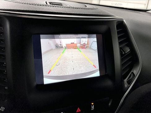 Used 2021 Jeep Cherokee Latitude Plus image 15