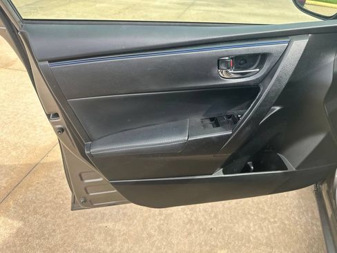 Used 2018 Toyota Corolla SE w/ SE Premium Package FWD image 7