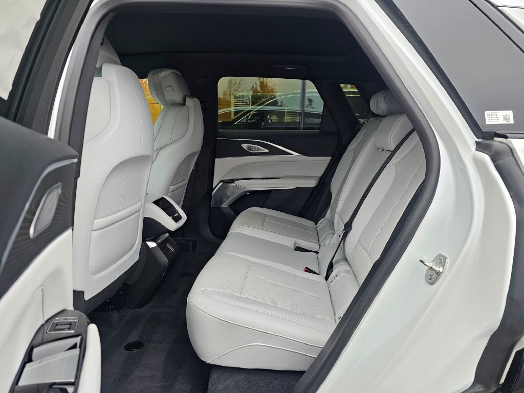 Certified 2024 Cadillac Lyriq Luxury AWD/4WD image 12