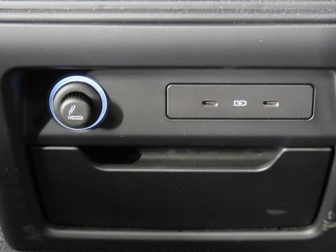 Certified 2024 Porsche Cayenne AWD/4WD image 33