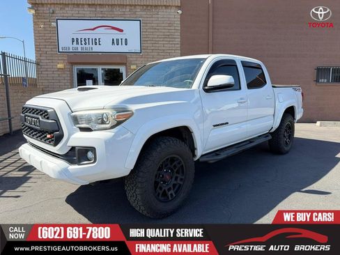 Used 2017 Toyota Tacoma TRD Sport w/ Tow Package (A/T) AWD/4WD image 1