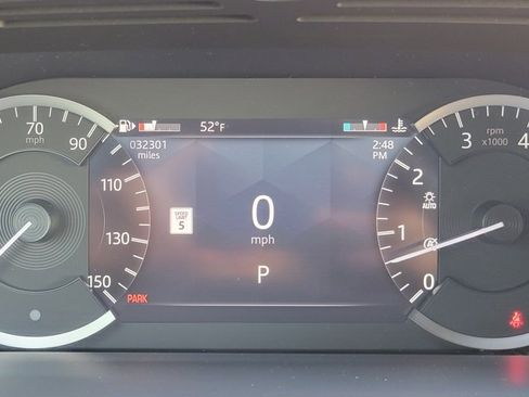 Used 2023 Land Rover Discovery Metropolitan Edition image 30