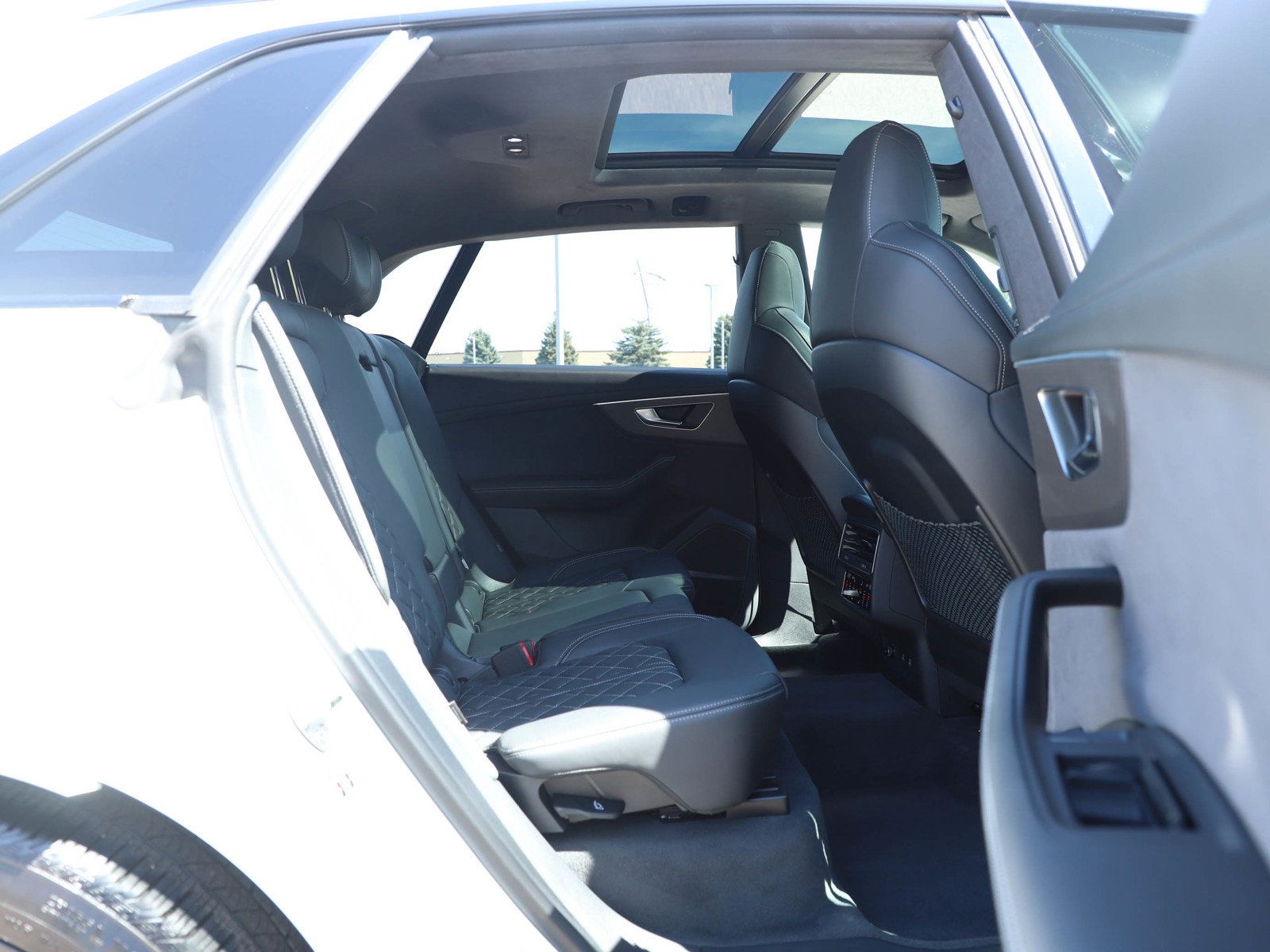 Used 2026 Audi SQ8 Prestige AWD/4WD image 12