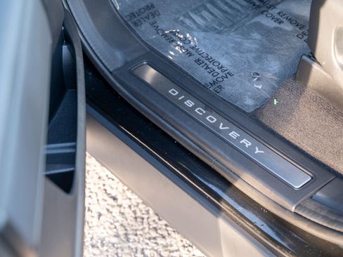 Certified 2024 Land Rover Discovery Dynamic SE image 17