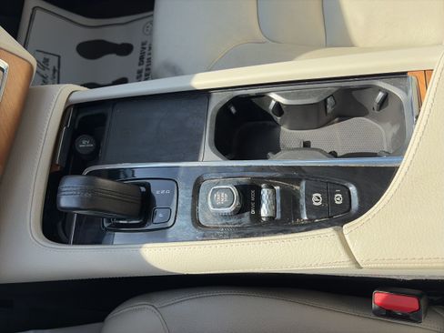 Used 2021 Volvo XC90 T8 Inscription Expression image 21