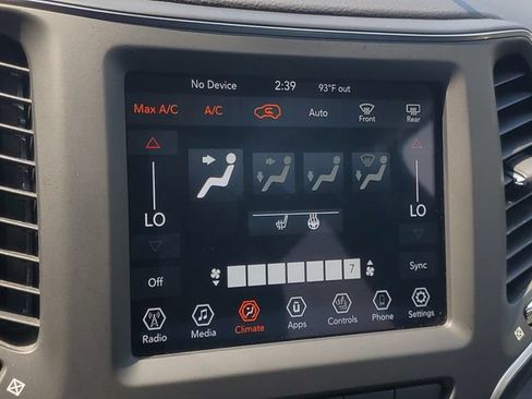 Used 2022 Jeep Cherokee Latitude Lux w/ Sun & Sound Group AWD/4WD image 28