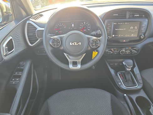 Certified 2022 Kia Soul LX image 15