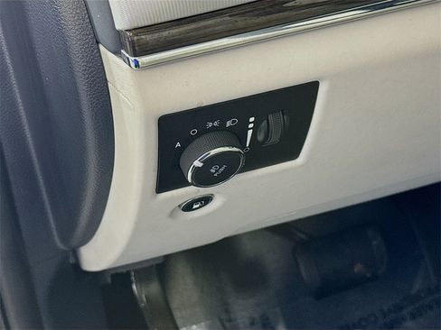 Used 2020 Jeep Grand Cherokee Summit image 10