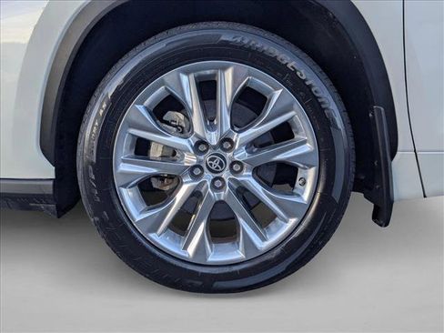 Used 2021 Toyota Highlander Limited image 27