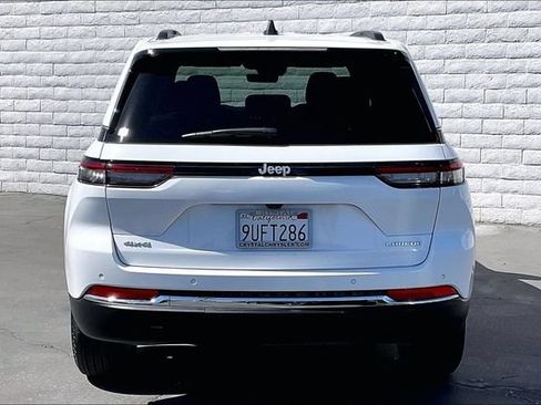 Used 2025 Jeep Grand Cherokee Laredo X w/ Trailer Tow Package AWD/4WD image 3