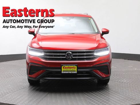 Used 2023 Volkswagen Tiguan SE AWD/4WD image 2