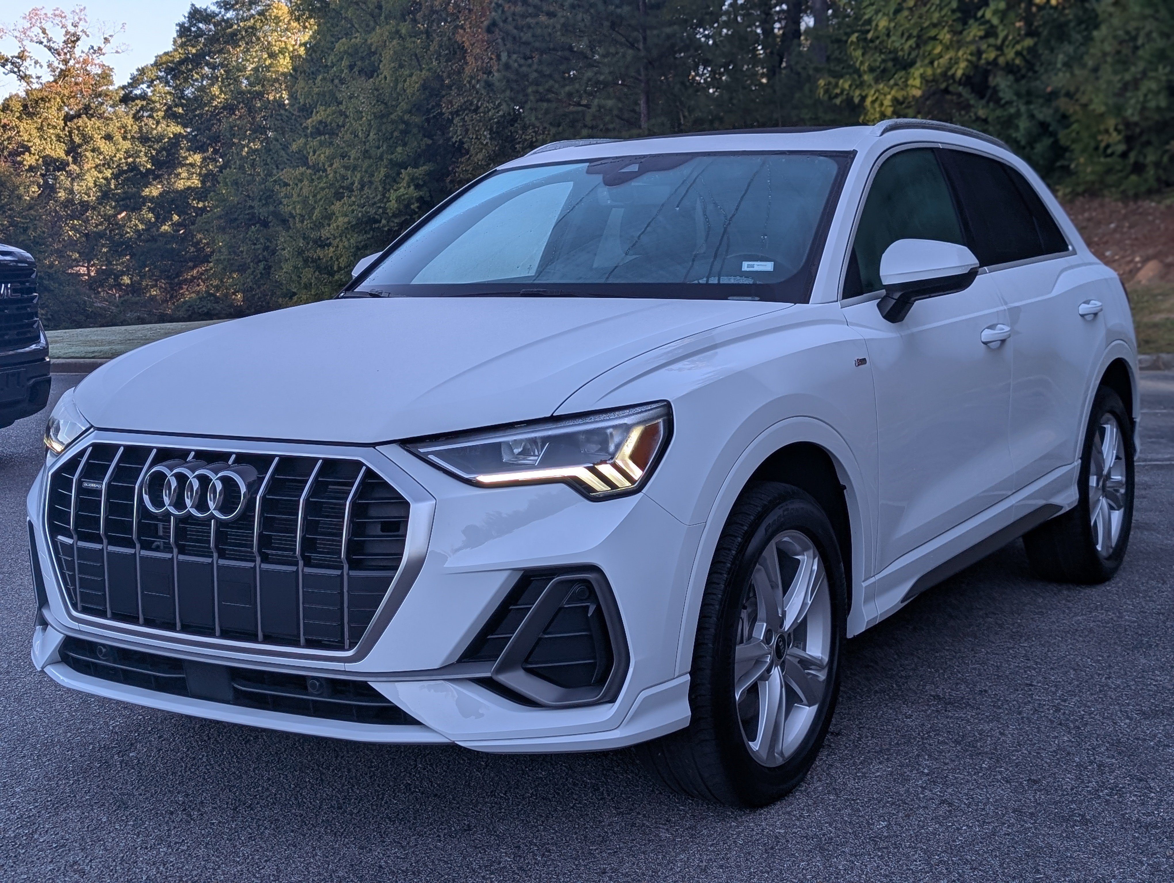 Used 2024 Audi Q3 2.0T Premium w/ Convenience Package AWD/4WD image 5