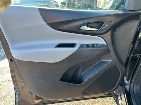 Used 2022 Chevrolet Equinox LS w/ LS Convenience Package image 12