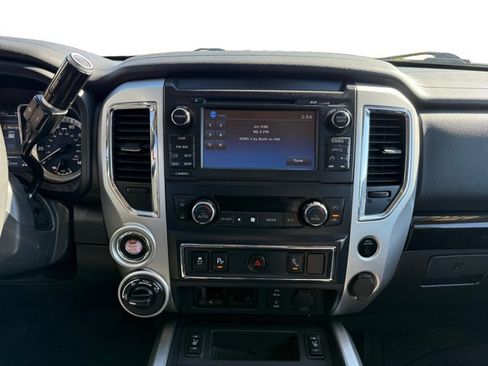 Used 2017 Nissan Titan SV image 15