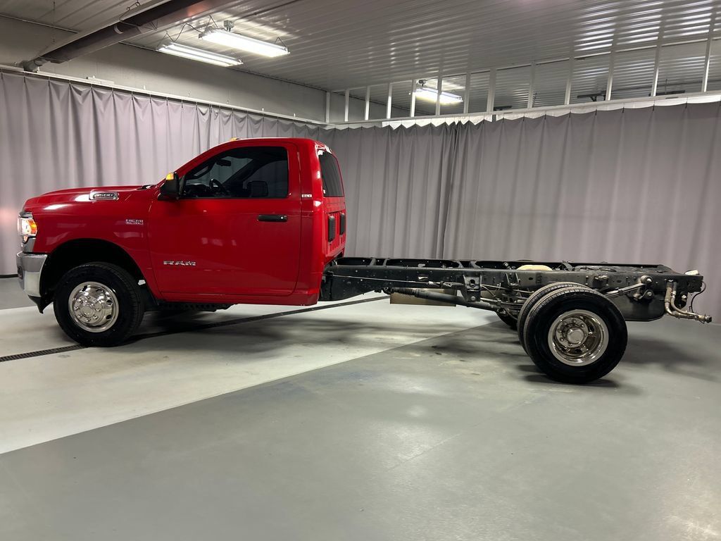 Used 2022 RAM 3500 SLT w/ Quick Order Package 27G SLT RWD image 4