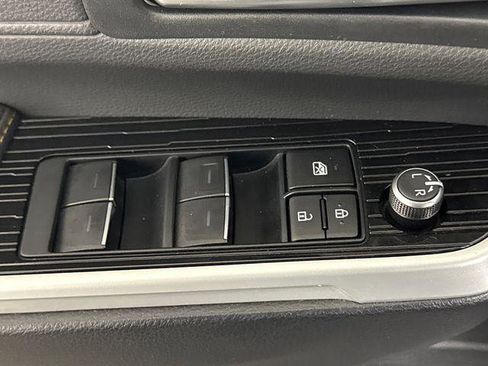 Certified 2025 Toyota Sienna XLE Woodland Edition AWD/4WD image 33
