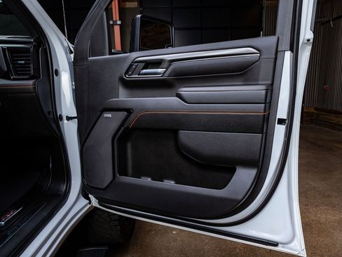 Used 2024 GMC Sierra 2500 AT4 image 36