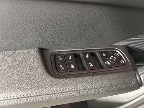 Certified 2026 Porsche Cayenne Coupe image 26