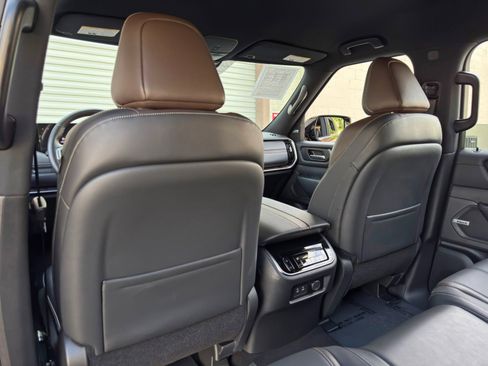 Used 2025 Nissan Armada SL AWD/4WD image 36