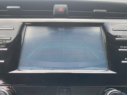 Used 2019 Toyota Camry SE FWD image 15