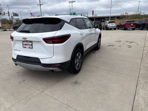 Used 2025 Chevrolet Blazer LT image 4