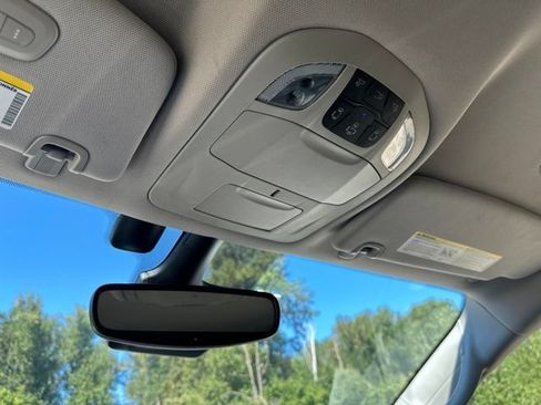 Used 2022 Chrysler Pacifica Touring-L FWD image 34
