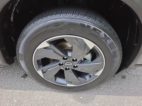 Certified 2025 Nissan Rogue SV FWD image 11