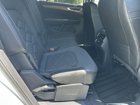Used 2024 Volkswagen Atlas SE FWD image 18