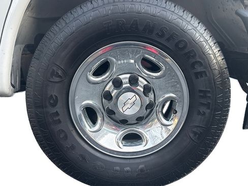 Used 2017 Chevrolet Express 3500 LT w/ LT Preferred Equipment Group image 32