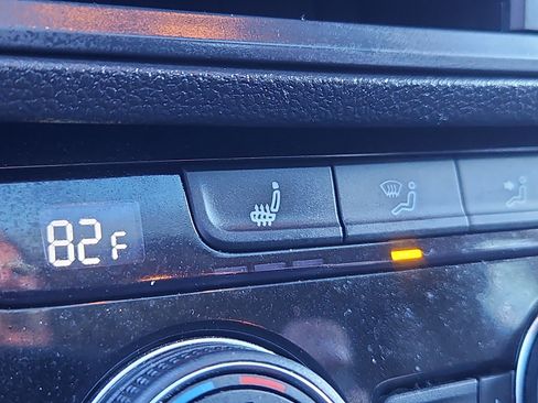 Certified 2023 Volkswagen Jetta SE w/ Panoramic Sunroof Package image 13