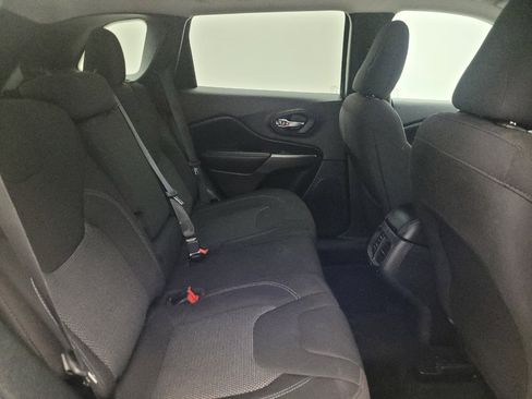 Used 2020 Jeep Cherokee Latitude FWD image 19