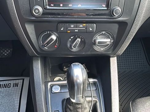 Used 2017 Volkswagen Jetta SE FWD image 48