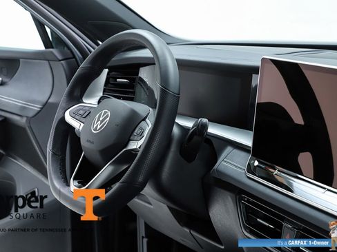 Used 2025 Volkswagen Tiguan SE R-Line image 33