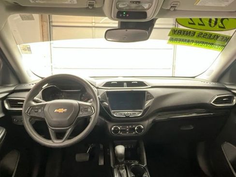 Used 2022 Chevrolet TrailBlazer LT w/ Convenience Package FWD image 4
