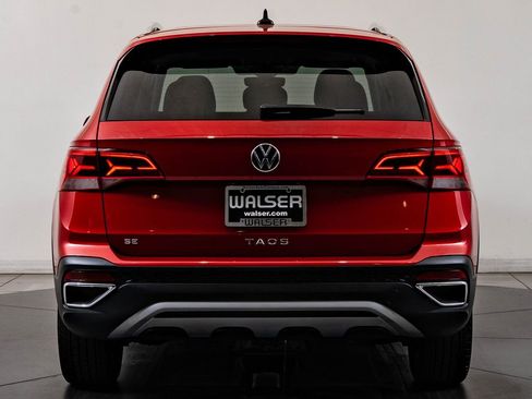 Used 2023 Volkswagen Taos SE w/ Panoramic Sunroof Package FWD image 7