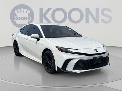 Used 2025 Toyota Camry SE w/ Convenience Package FWD image 8