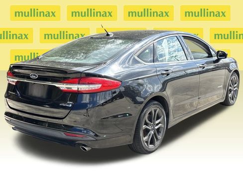 Used 2018 Ford Fusion SE w/ Equipment Group 601A image 4