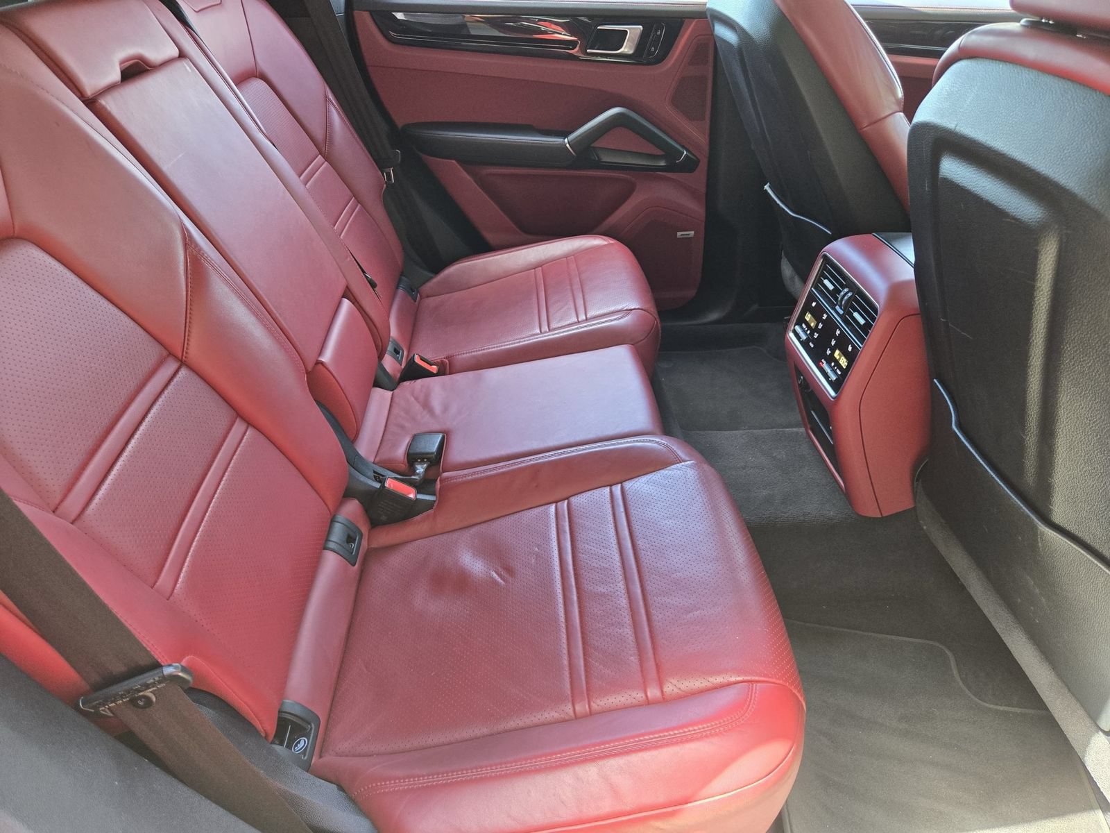 Used 2020 Porsche Cayenne S AWD/4WD image 32