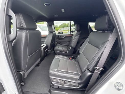 Used 2025 GMC Yukon Denali AWD/4WD image 9