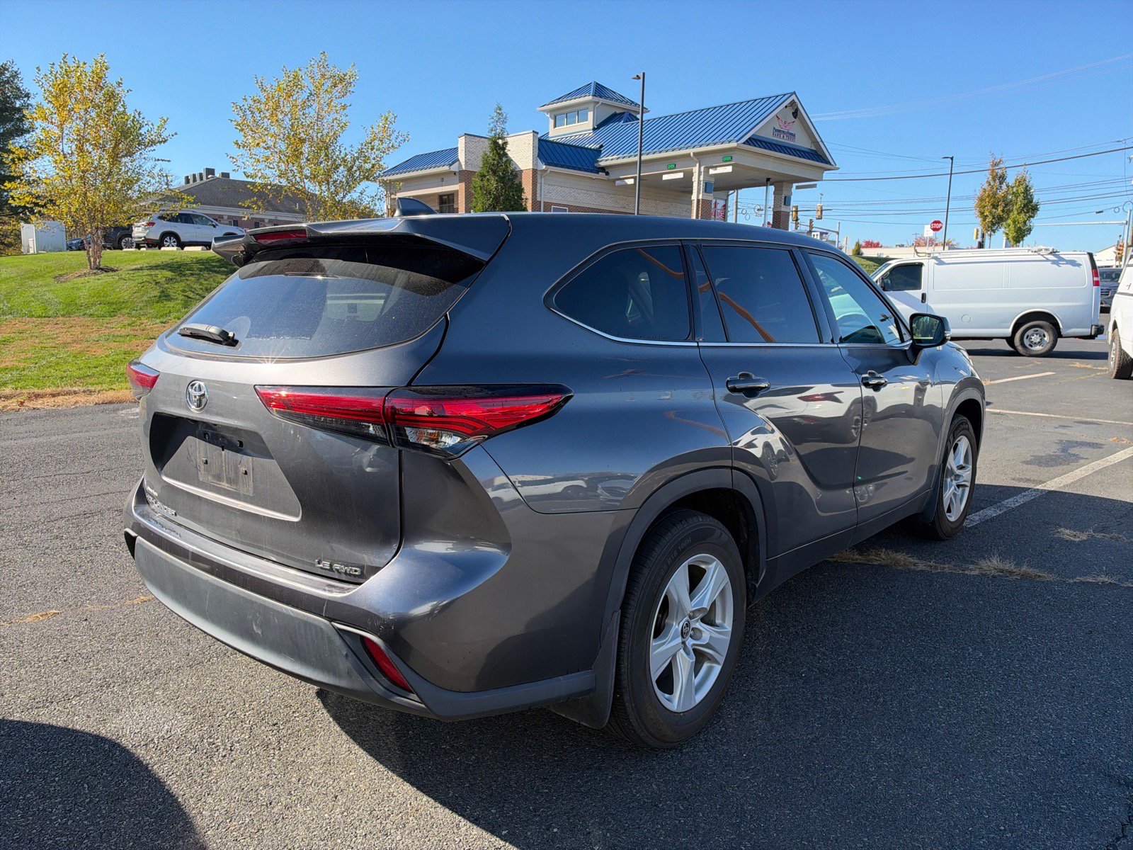 Used 2021 Toyota Highlander LE AWD/4WD image 5