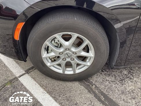 Used 2024 Chrysler Pacifica Touring-L FWD image 32