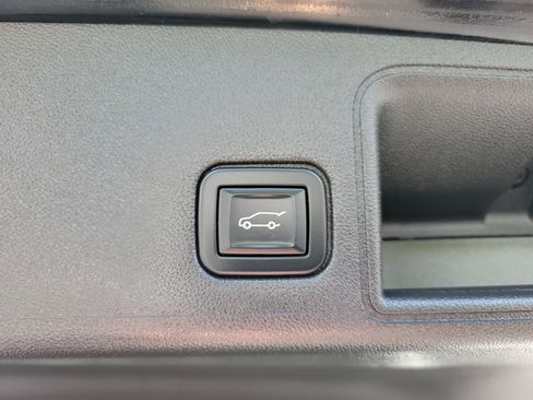 Used 2022 GMC Terrain SLE w/ Driver Convenience Package FWD image 19