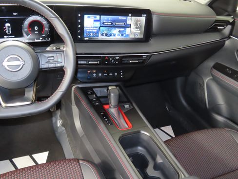 Certified 2025 Nissan Kicks SR image 36