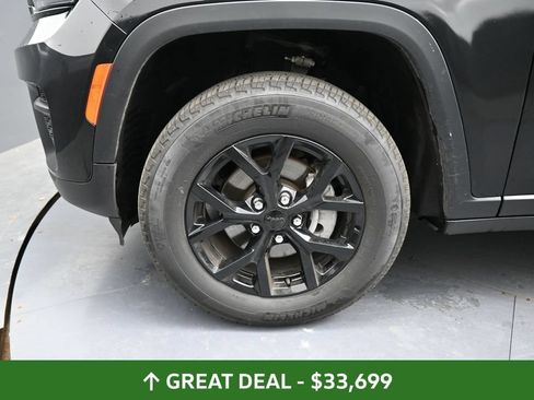 Used 2025 Jeep Grand Cherokee Altitude AWD/4WD image 15