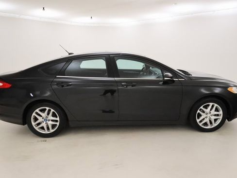 Used 2013 Ford Fusion SE image 2