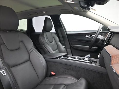 Used 2023 Volvo XC60 B5 Ultimate w/ Protection Package Premier image 35